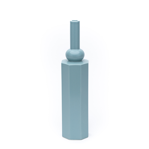 Classic lily vase